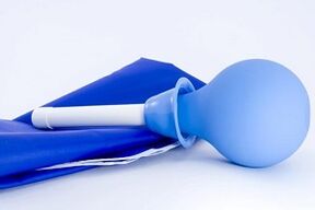 Parazitleri vücuttan uzaklaştırmak için temizleme lavmanı